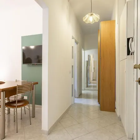 Tolstoj Apartment *