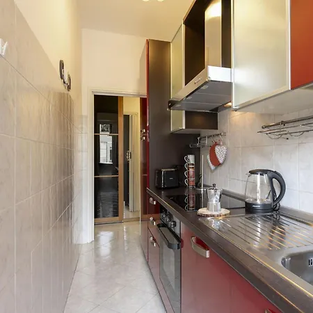 Tolstoj Διαμέρισμα *